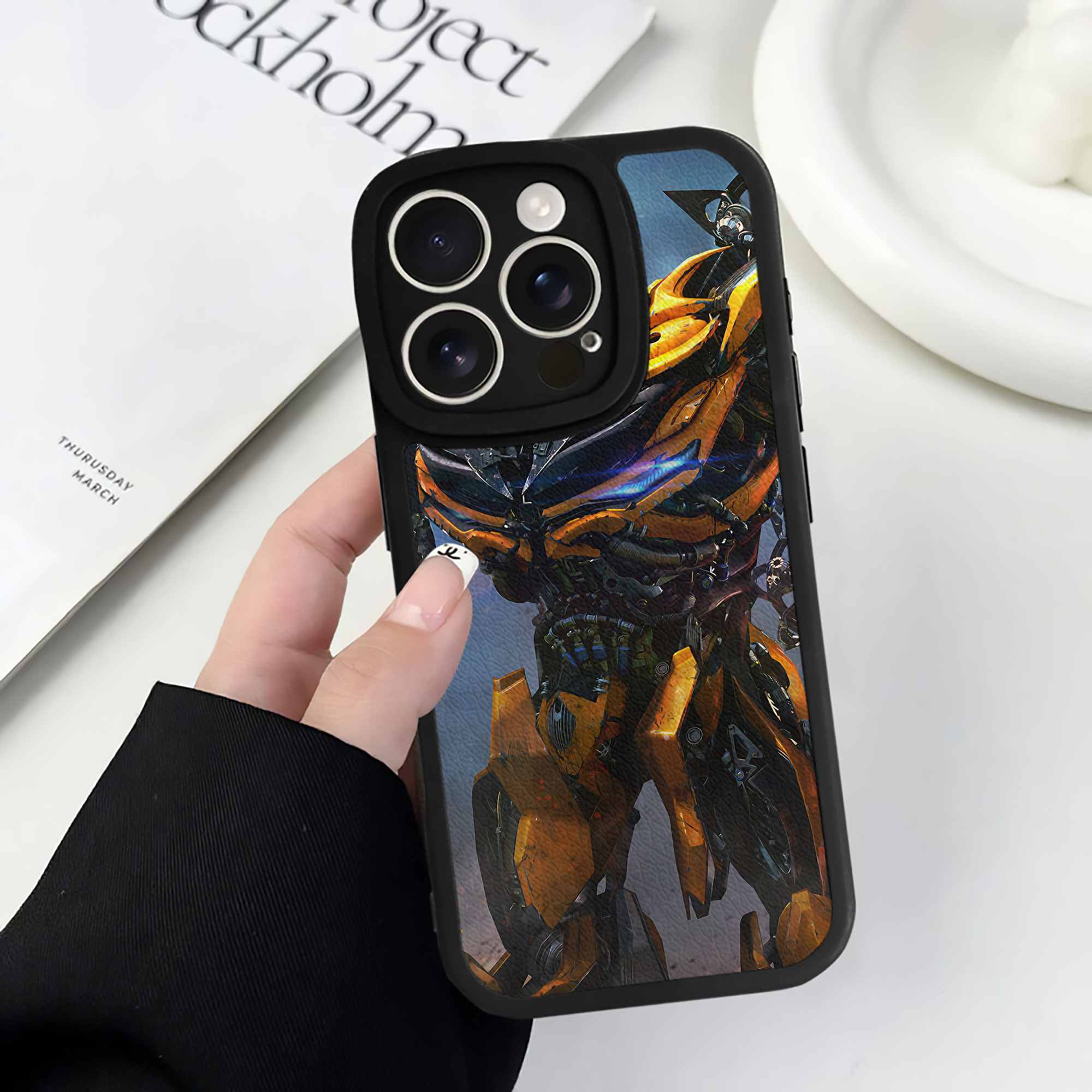 （画像用） Transformers トランスフォーマー 【iPhone 16シリーズ対応】シリコンスマホケース（レザー調） 材質：シリコン
